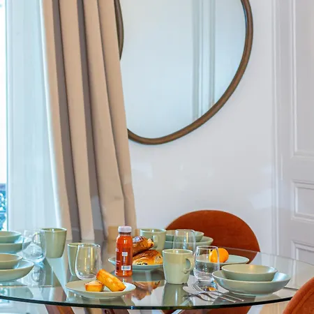 Design Invalides Bon Marche - Iv * פריז